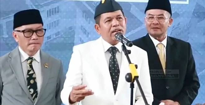 Gubernur Jawa Barat Dedi Mulyadi di dampingi oleh Wakilnya Erwan Setiawan dan Ketua DPRD Jabar, Bucky Wikagoe