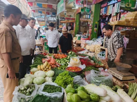 Harga kebutuhan pokok di Pasar Kepuh Kuningan mulai naik menjelang H-3 Ramadhan