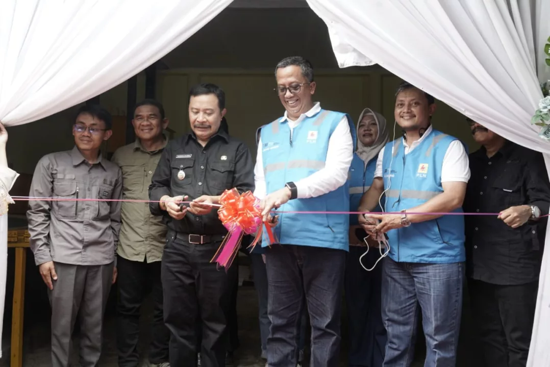 Bupati Garut Resmikan Bantuan Cold Storage dari PLN UID Jabar Untuk Bumdes Motekar