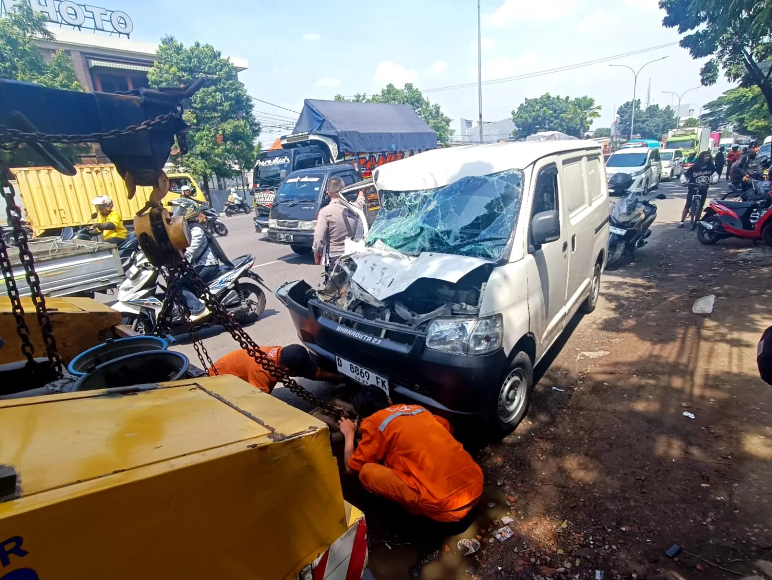 Tiga Kendaraan Terlibat Kecelakaan Beruntun di Jalan Terusan Buahbatu