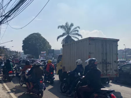 Kemacetan Parah di Cileunyi Jelang Ramadhan, Arus Belanja dan Mudik Meningkat