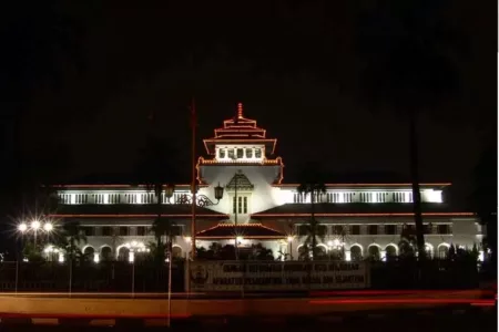 Kisah Horor Gedung Sate (wisatapiknikku.com)