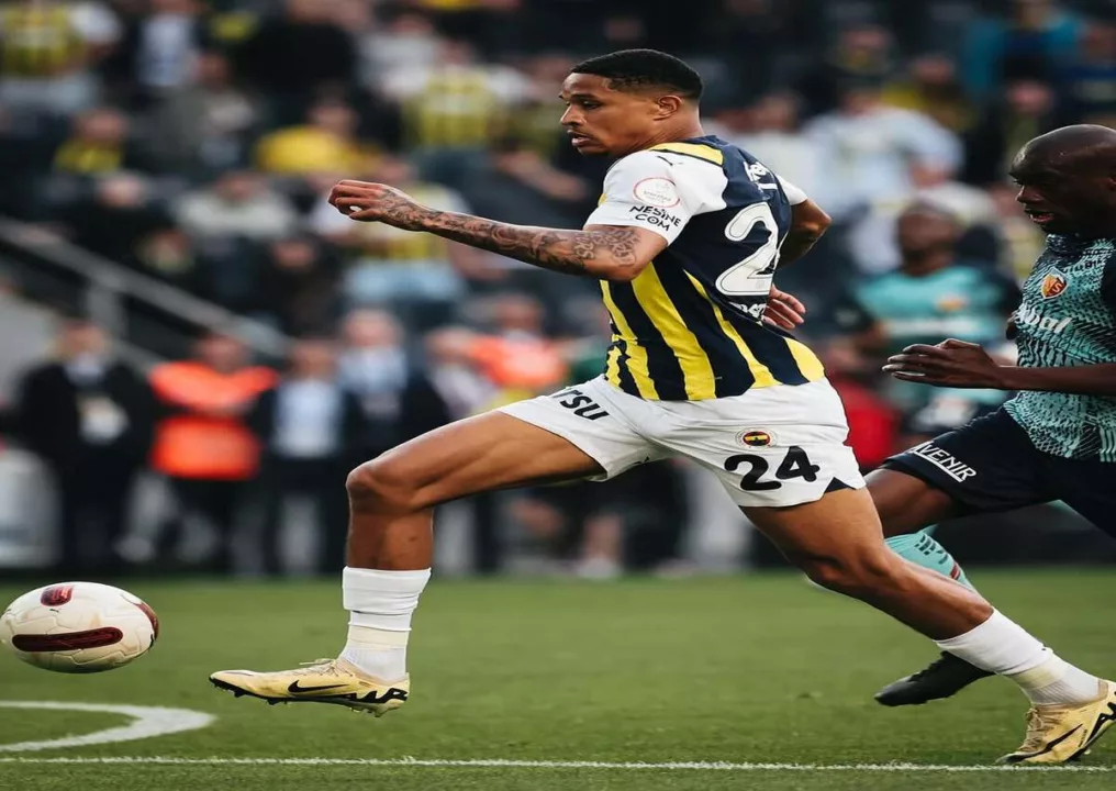 PSSI tengah membidik bek tangguh milik Fenerbahce, Jayden Oosterwolde