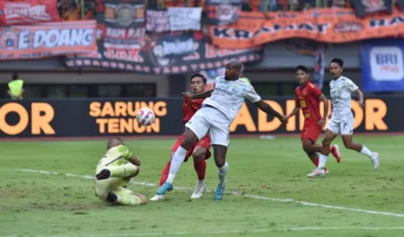 Persija vs Persib : Maung Bandung Curi Point di Patriot, Skor Akhir 2-2