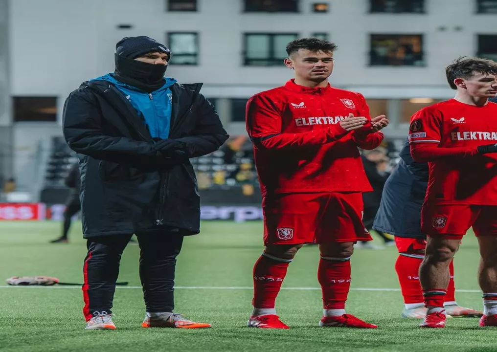 Gol bunuh diri Mees Hilgers kandaskan perjalanan FC Twente di Liga Europa 2024/2025