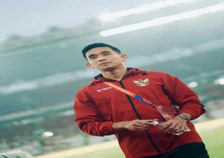 Rizky Ridho berbagi kebahagian dengan anak-anak perkampungan pemulung di Jurangmangu