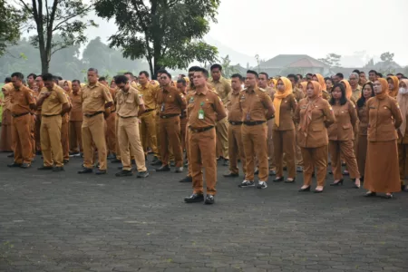 ASN Pemkab Sumedang Saat Mengikuti Apel Gabungan