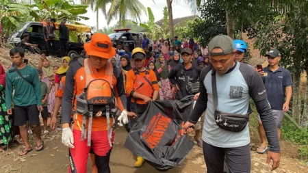 Bocah 4 Tahun yang Terseret Arus Ditemukan Meninggal di Sungai Bojong