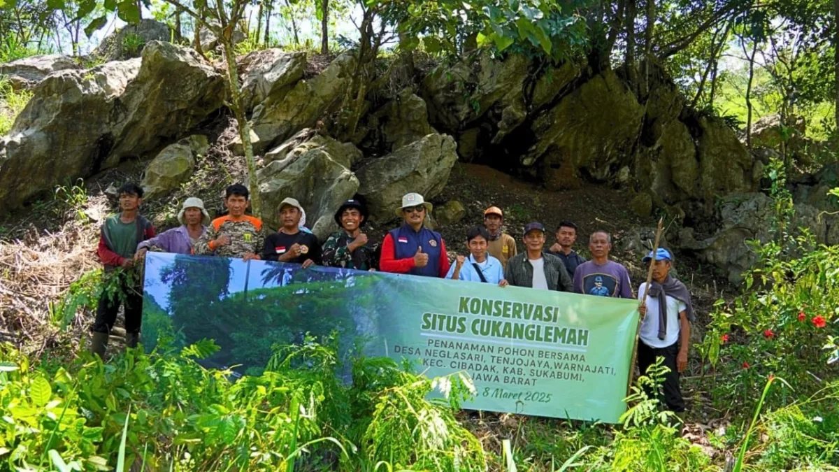 Tiga Desa Tanam Ratusan Pohon di Situs Cukang Lemah Sukabumi