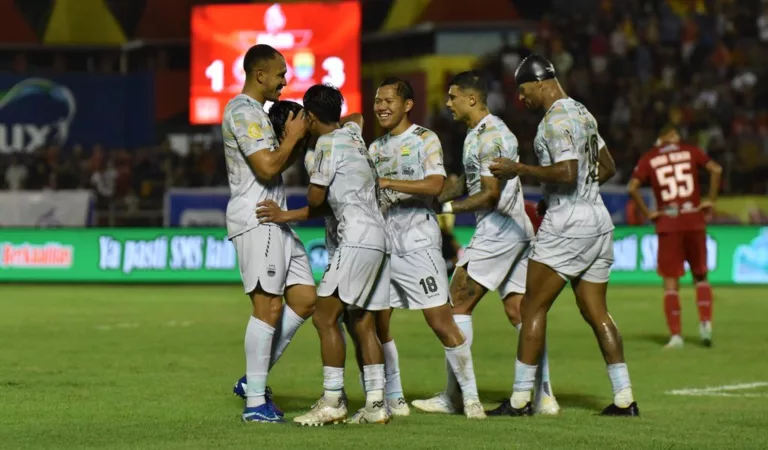 Persib Bandung Bertengger Di Deretan Teratas Sebagai Tim Paling Jago Tandang Diatas Arema