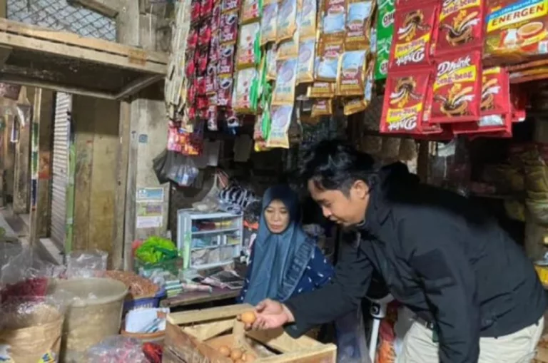 Polda Jabar Cek Peredaran Telur Infertil di Pasar Tradisional