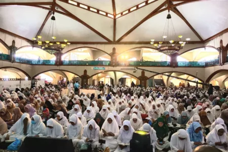 World Quran Hour: Masjid Pusdai Bandung Dipadati Ribuan Jamaah