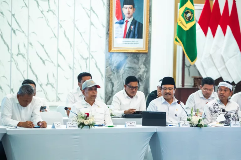 Rapat Koordinasi dan Sosialisasi Pembentukan Sekolah Rakyat Tahun Ajaran 2025/2026 yang digelar di Gedung Serbaguna 1, Sekretariat Daerah Kabupaten Bogor,