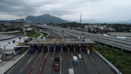 Situasi di Salah satu Pintu Tol