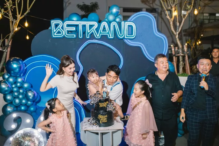 Genap 20 Tahun! Betrand Peto Dapat Hadiah Mobil (@betrandpetoputraonsu)