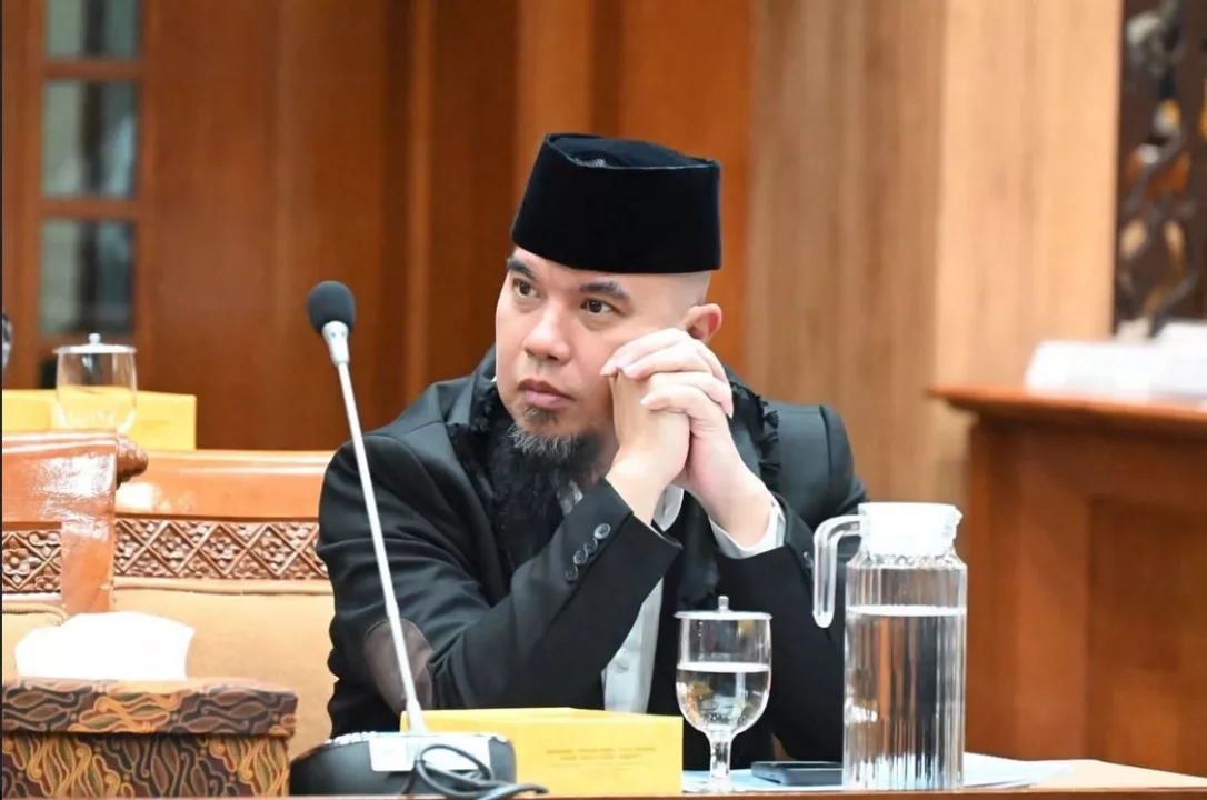 Ahmad Dhani Berikan Tawaran Jadi Staf DPR Kepada Vokalis Sukatani