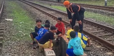 Ngabuburit di Jalur Kereta Api Bisa Kenan Denda Hingga Rp15 Juta