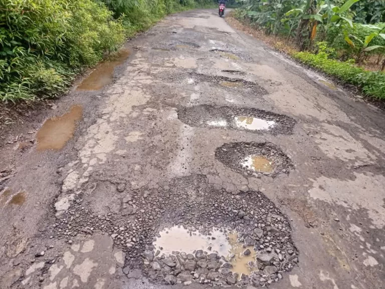 Bupati Dian: Target 100 Kilometer Jalan Rusak Selesai Diperbaiki Sebelum Lebaran