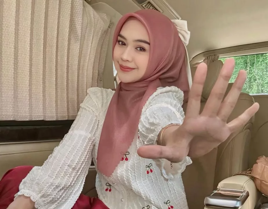 Kena Pungli! Ria Ricis Diminta Uang Rp 10 Juta (@riaricis1795)