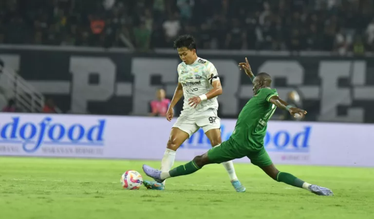 Persebaya vs Persib : Maung Bandung Menyerah di Gelora Bung Tomo, Skor Akhir 4-1