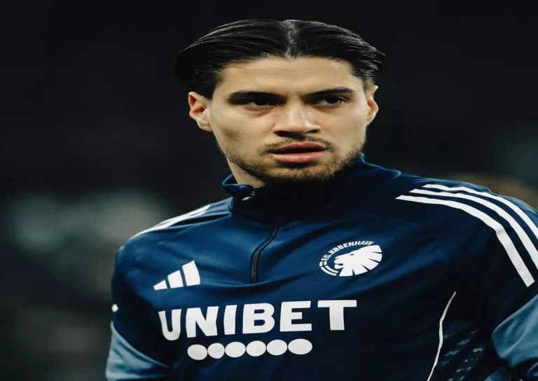 Kevin Diks mengalami cedera saat menghadapi Chelsea