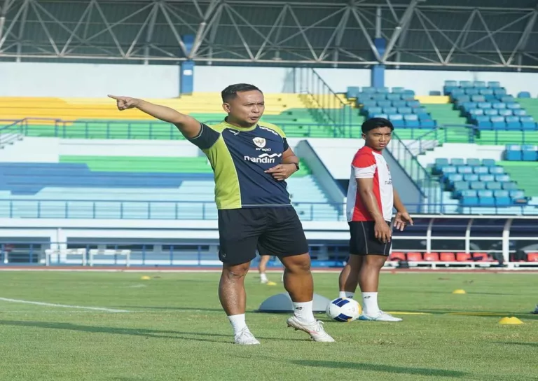 Sofie Imam Faizal menjadi asisten pelatih lokal Timnas Indonesia