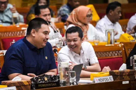 Wakil Menteri Pemuda dan Olahraga, Taufik Hidayat (kanan) (@taufikhidayatofficial)