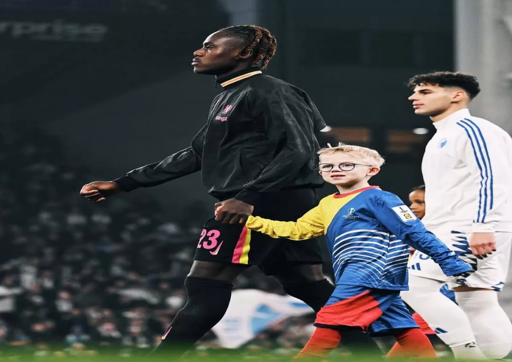 Trevoh Chalobah dihujat netizen usai mencederai Kevin Diks