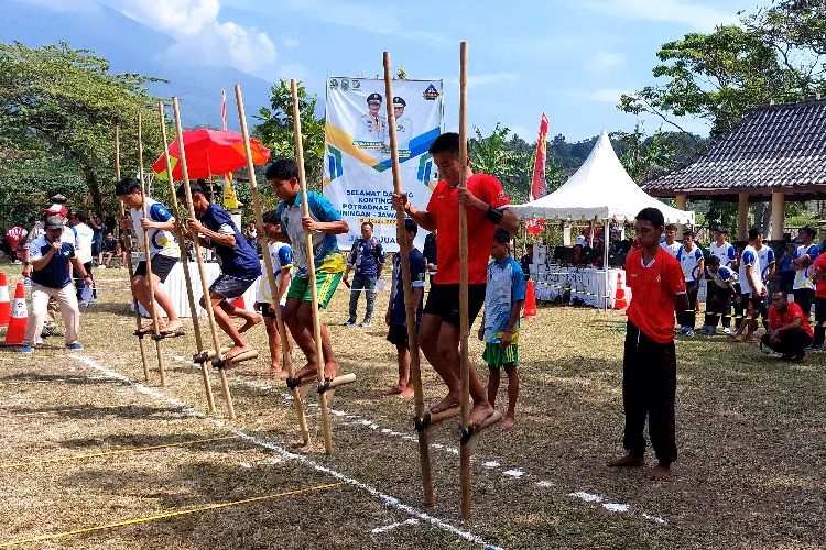 Cikal Bakal Egrang dari Lampung Berkembang di Pulau Jawa