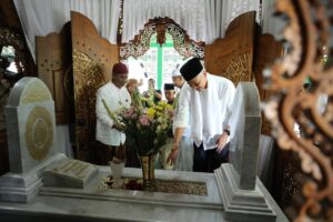 Ganjar Pranowo Ziarah Muazis dan Ramah Tamah Bersama Keluarga Besar Ponpes Al-Quran Cijantung