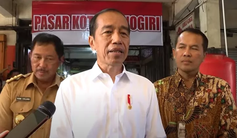 Jokowi menyampaikan akan bertemu Menko Politik, Hukum, dan Keamanan (Polhukam) Mahfud Md yang juga Calon Wakil Presiden nomor urut 3 pada Kamis (1/2/2024) sore ini.