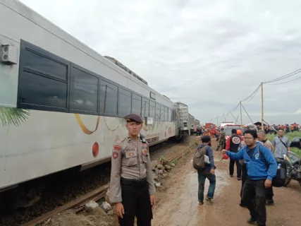 Update Tabrakan KA Turangga vs Kereta Bandung Raya, Ini Identitas 4 Korban Tewas