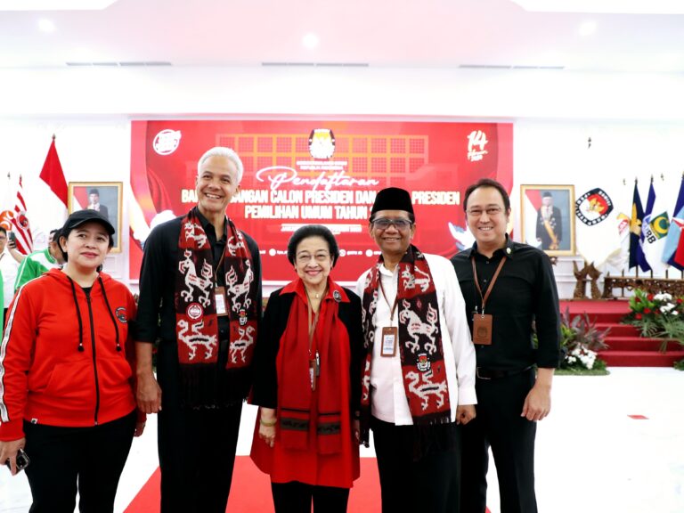 Ketua Umum PDI Perjuangan, Megawati Soekarnoputri spill (tandai) penguasa saat ini telah bertindak seperti penguasa seperti penguasa di masa Orde Baru. 