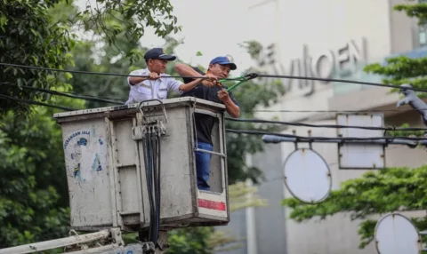 penurunan kabel udara di sejjumlah jalan protokol di Kota Bandung