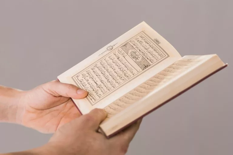 Bacaan Doa Khatam Al Qur'an, Bahasa Arab, Latin, dan Terjemahan Indonesia