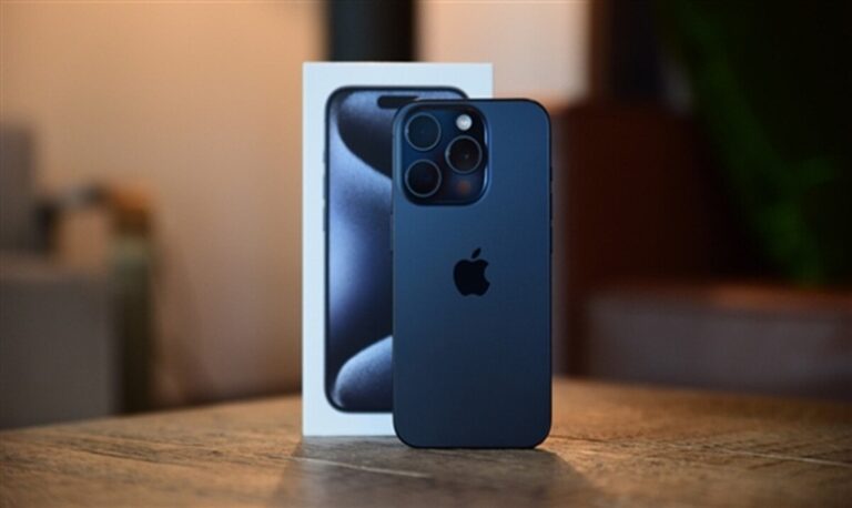 iPhone 15 Pro  versi titanium biru