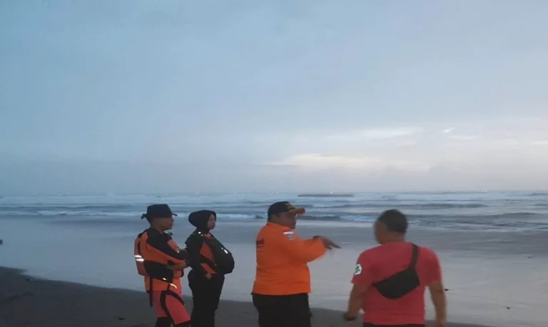 terseret arus Pantai Jayanti