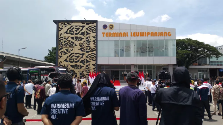 Kegiatan Jokowi di Bandung Hari Ini, Resmikan Revitalisasi Terminal Leuwi Panjang