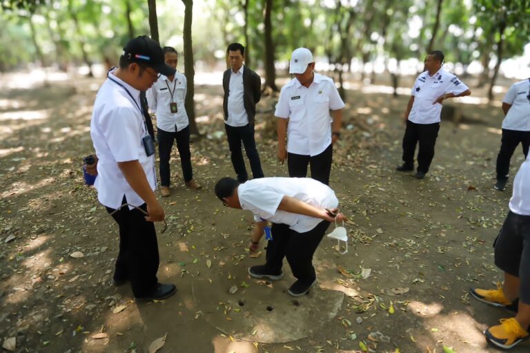 Pemkot Bandung Akan Buat Lubang-Lubang Penampungan Sampah Organik di Tegallega