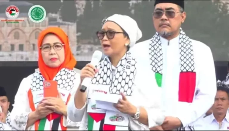 Hadiri Aksi Bela Palestina di Monas, Menlu Retno Marsudi Bacakan Puisi Dukungan Indonesia untuk Palestina