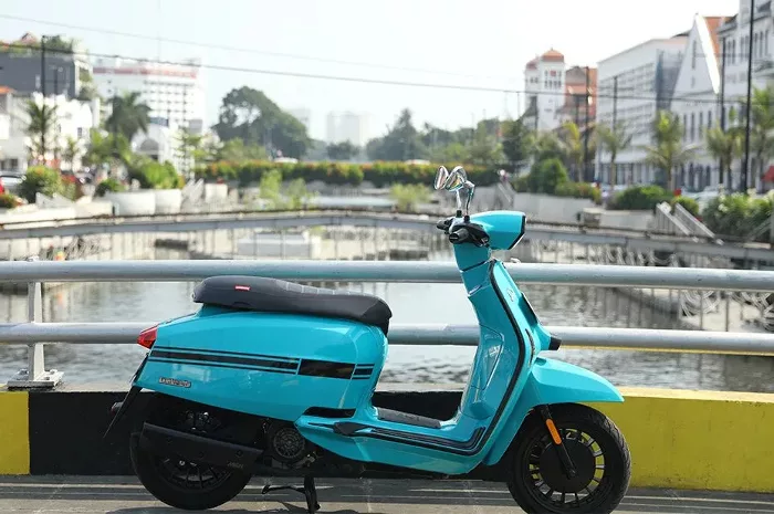 Motor Mirip Vespa Cuma 600 Ribuan! Yakin Gak Mau Kredit Lambretta V125 Special? Cek Skema Cicilan