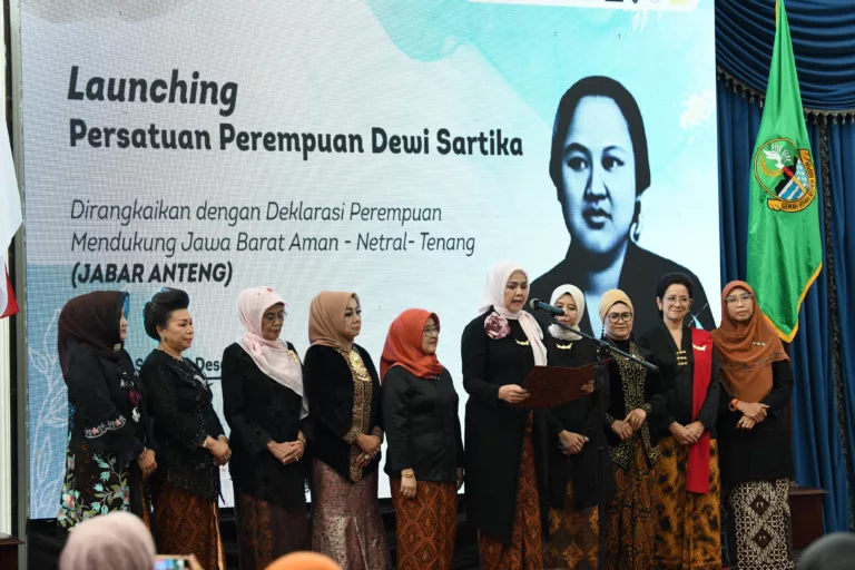 Pengukuhan Forum Komunikasi Persatuan Perempuan 'Dewi Sartika' Dukung Program Jabar ANTENG