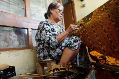 perajin batik tulis garutan