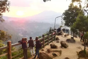 Tebing Keraton Bandung yang Sajikan Pemandangan Cantik: Sejarah, Harga Tiket, Rute