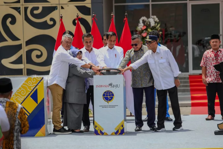 Hapus Kesan Kumuh dan Preman, Jokowi Resmikan Revitalisasi Terminal Leuwipanjang dan Banjar